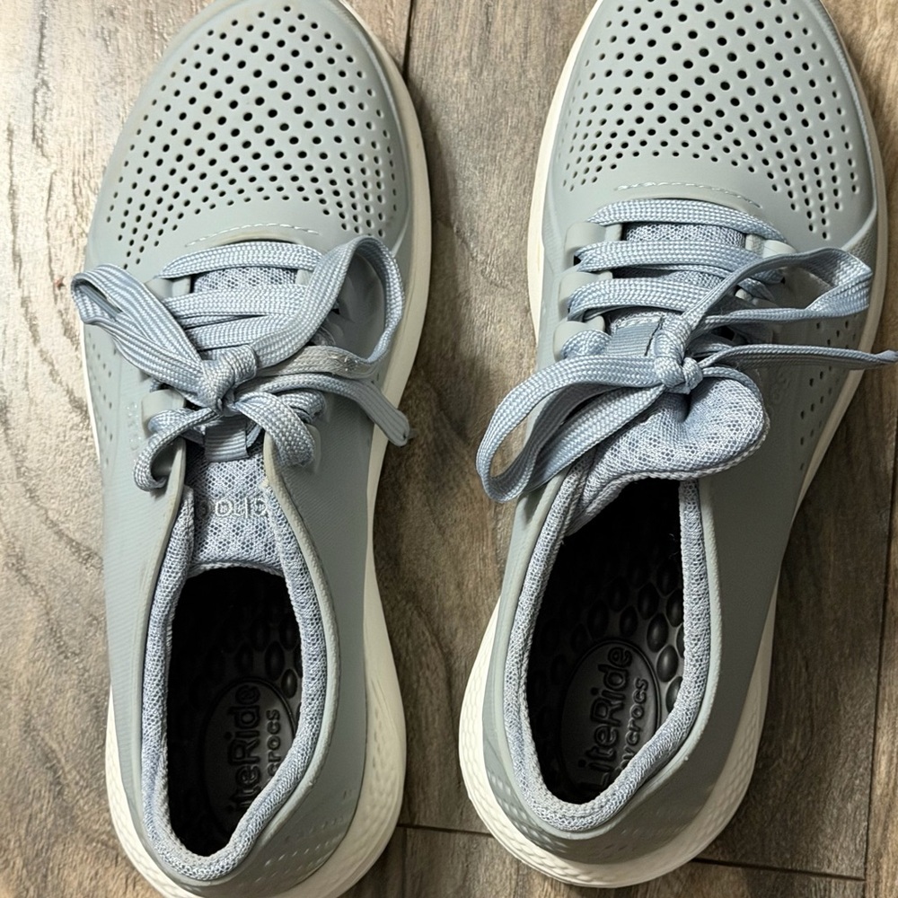 Crocs Tennis shoes - Picture 1 of 3